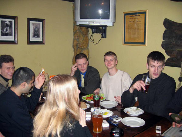 Начало мероприятия. Закуски и пиво.
Ферзь сильно напоминает Лео ди Каприо