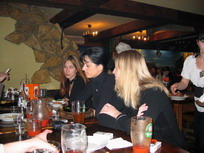 "Три девицы за столом
Пили пиво вечерком..."