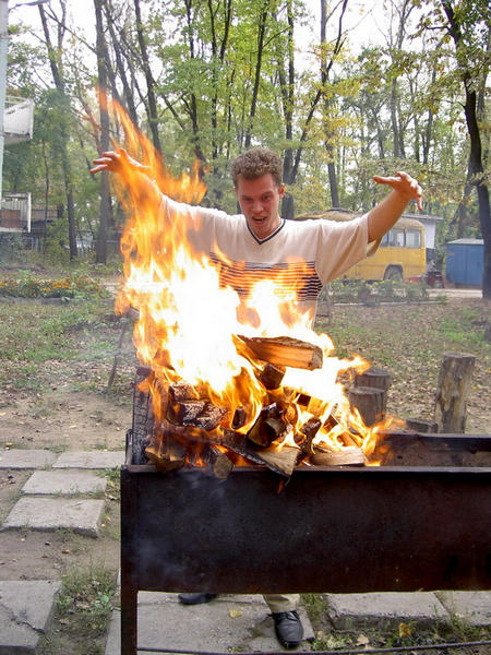 Дайте-ка мне тоже пошаманить!
От чёрт, волосы на ладонях обгорели!... )))))