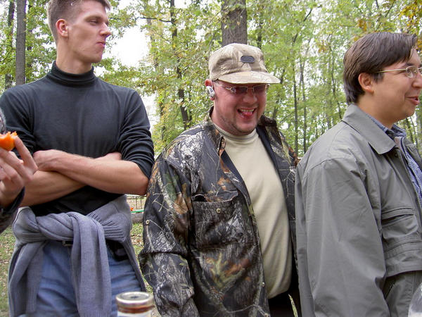 На столе появляется первая еда...