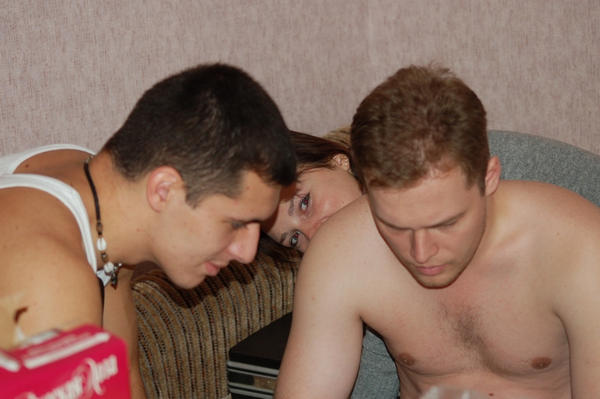 Ферсь: Гляди, какой у меня!
Кирюха: Очки дома забыл.. (
Нуся: гы-гы!.. )