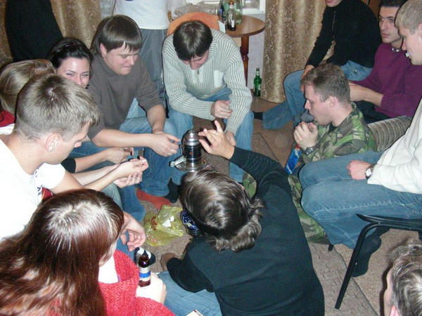 - Пыхнем?
- А есть что ли чо?