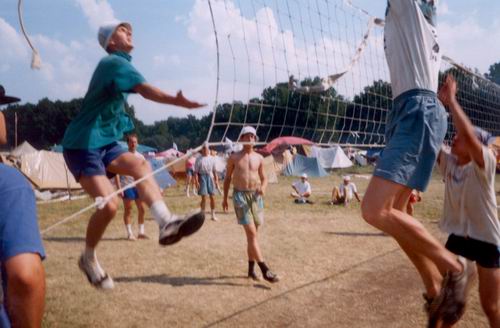 А вот так мы играли в волейбол )))))