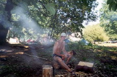 Это я. Занимаюсь изготовлением полена-самовара для эстетической поддержки заключительного вечера.