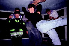 Вот примерно так всё и происходило... (для тех, кто не в курсе, все танцуют на столе в столовой))))