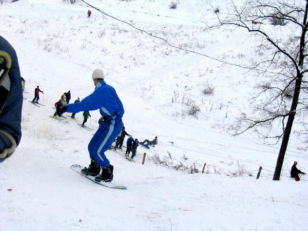 ... и вниз к подъёмнику